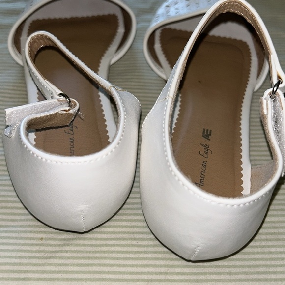 Wore once American Eagle White Mary Janes Size 3 Girls Sandals, Casual Or Dress - Picture 5 of 5